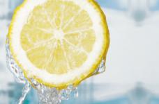 柠檬怎么泡水喝?有减肥的功效吗?柠檬水功效介绍！