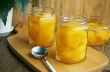 在家怎样制作黄桃罐头？这样做的黄桃罐头才会好吃又鲜美！