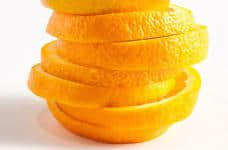 你知道新鲜橙子皮有什么作用吗?橙子皮这样泡茶能吸收更多的营养!