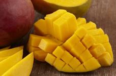 芒果的营养价值及功效介绍！吃芒果的作用竟然这么多！一起快乐的吃芒果吧！