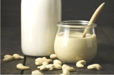 腰果和牛奶可以一起吃吗?有些腰果是不能食用的严重的危害生命!