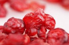 蔓越莓干一天吃几颗?适量食用蔓越莓干让身体更加健康!