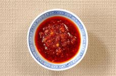 红尖椒番茄酱是怎样做出来的呢?教你红尖椒番茄酱的做法！这样搭配美味哦！