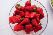 阳台草莓的种植方法你知道吗?手把手教你阳台种草莓!
