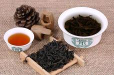 岩茶与红茶的区别是什么？四点不同，教你如何辨别它们!